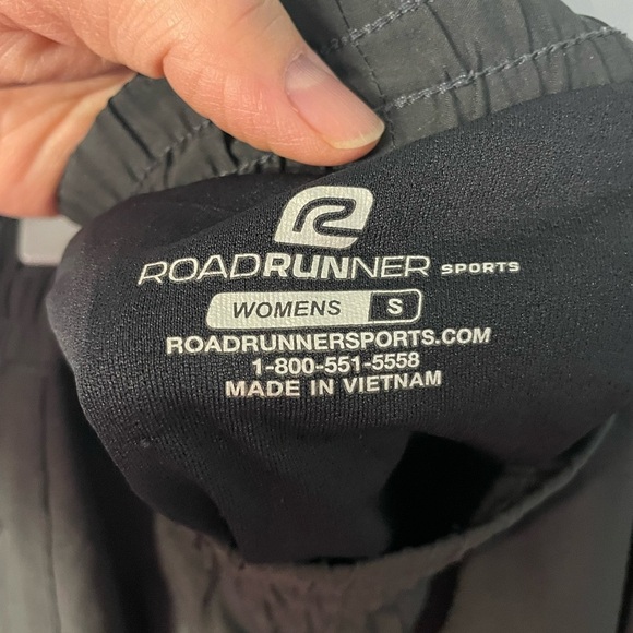 Road Runner running shorts size small‎ - Picture 4 of 8